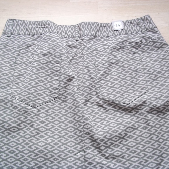 GAP Geometric Patterned Gray Skirt - Picture 3 of 5